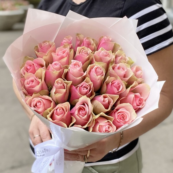 25 светло-розовых роз Бел-роз