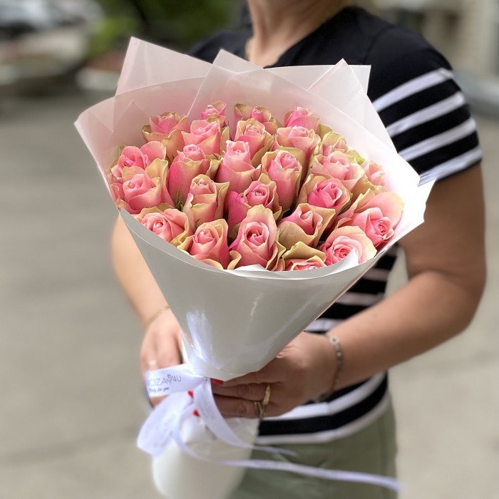 25 светло-розовых роз Бел-роз