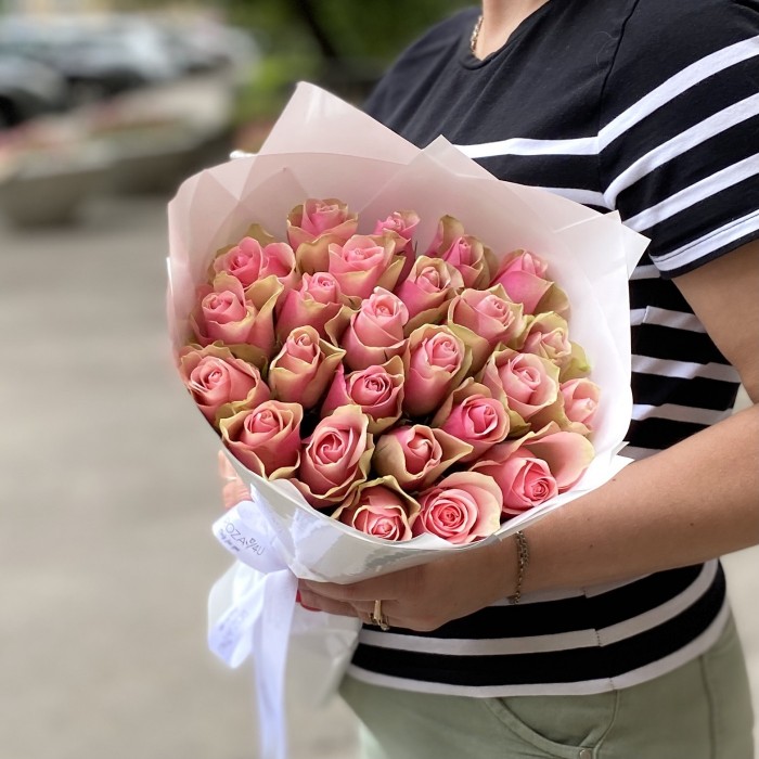 25 светло-розовых роз Бел-роз