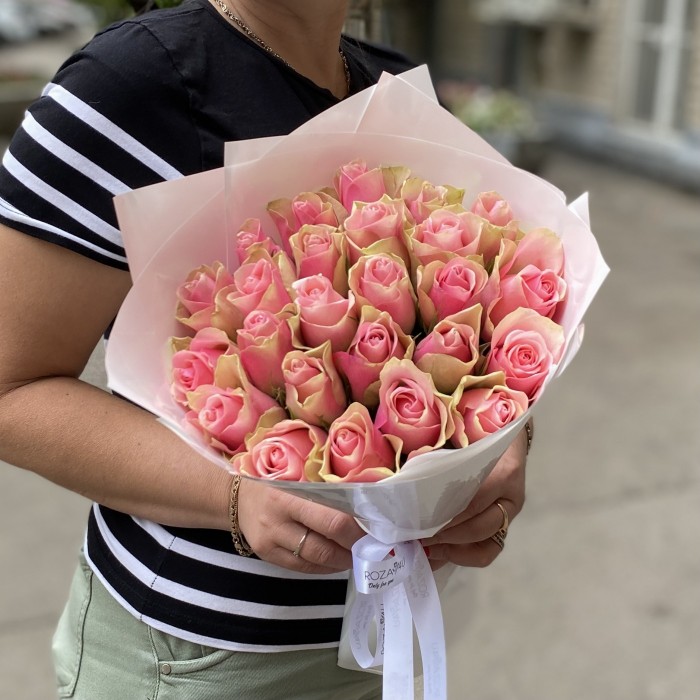 25 светло-розовых роз Бел-роз