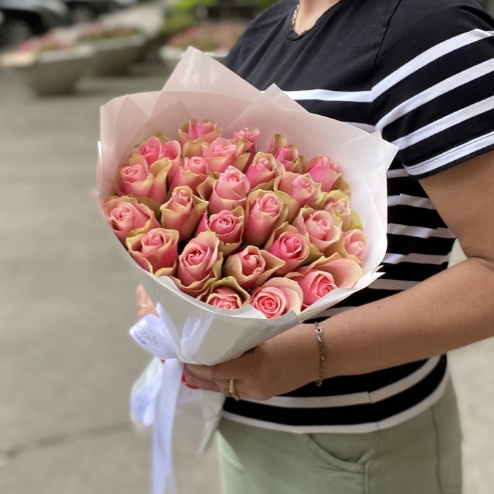 25 светло-розовых роз Бел-роз