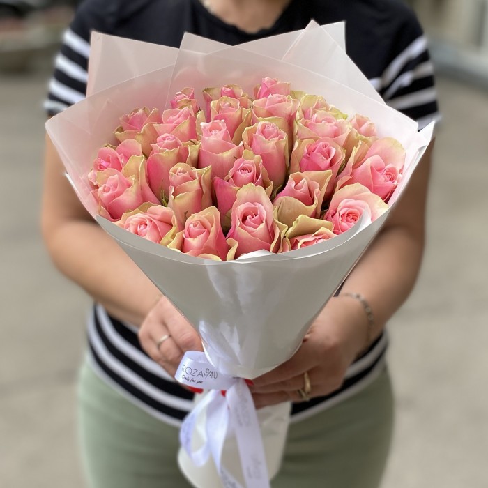 25 светло-розовых роз Бел-роз