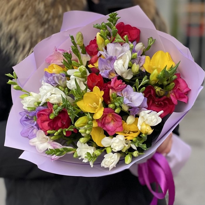 25 ярких Фрезий в букете