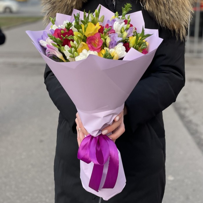 25 ярких Фрезий в букете