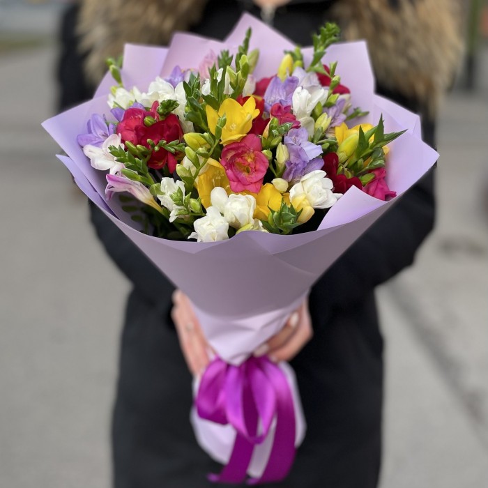 25 ярких Фрезий в букете