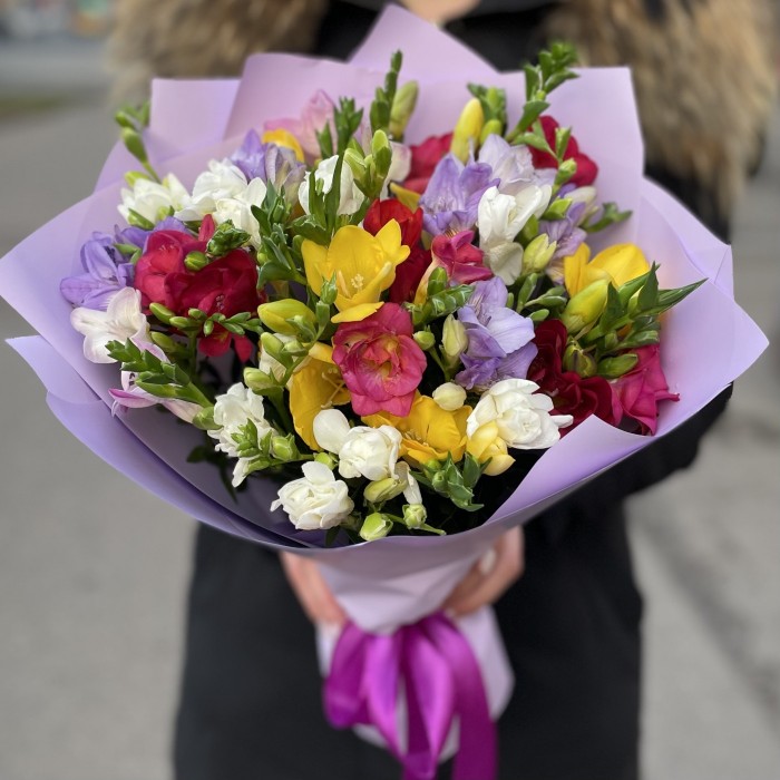 25 ярких Фрезий в букете