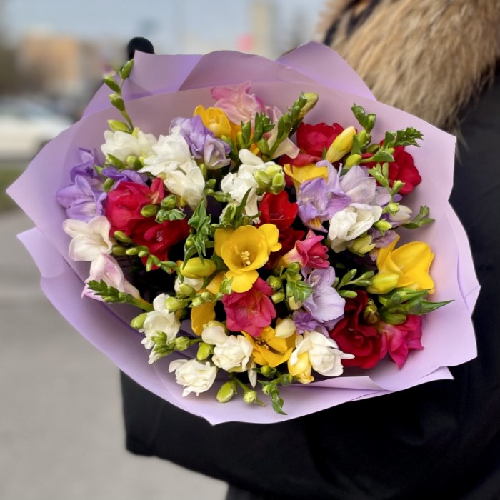 25 ярких Фрезий в букете