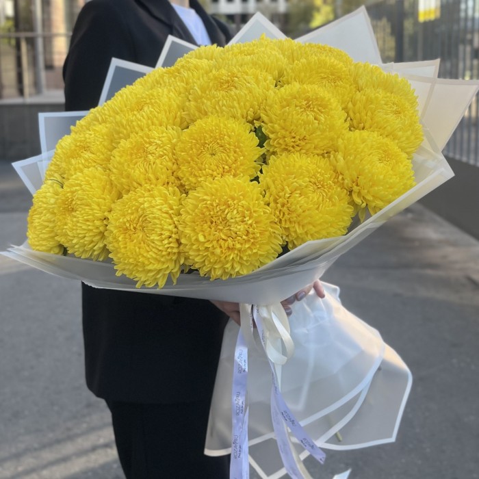 25 желтых хризантем