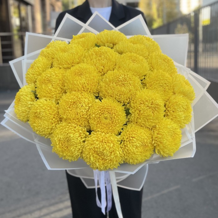 25 желтых хризантем