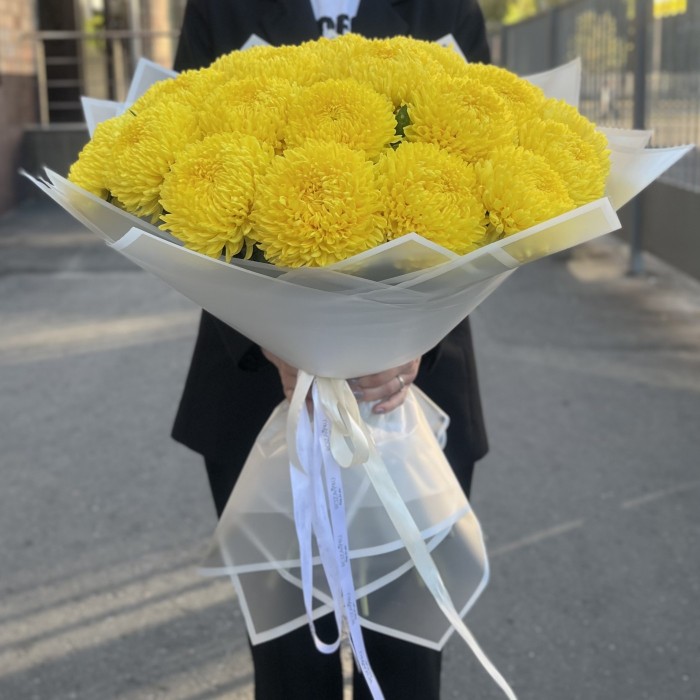 25 желтых хризантем