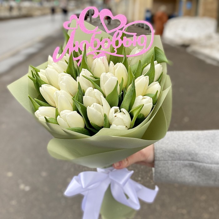 25 белых тюльпанов