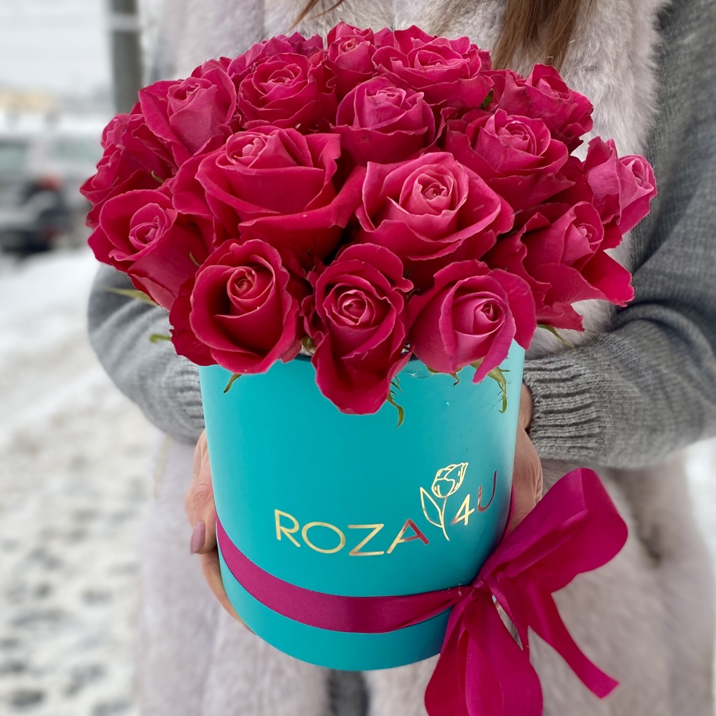 Розы в коробке заказать с доставкой по Москве и области