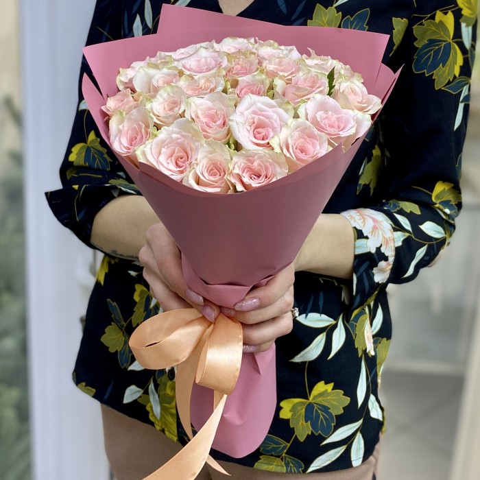 25 нежных роз Пинк Атена