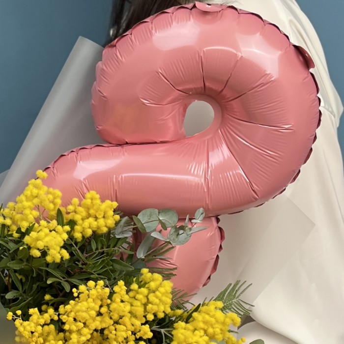 Букет мимозы на 8 марта с шаром