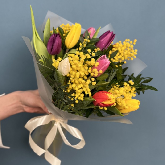Букет тюльпанов микс с мимозой