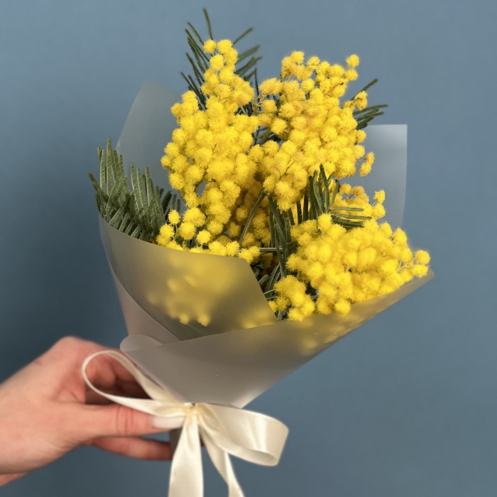 Корпоративный мини букет из мимозы
