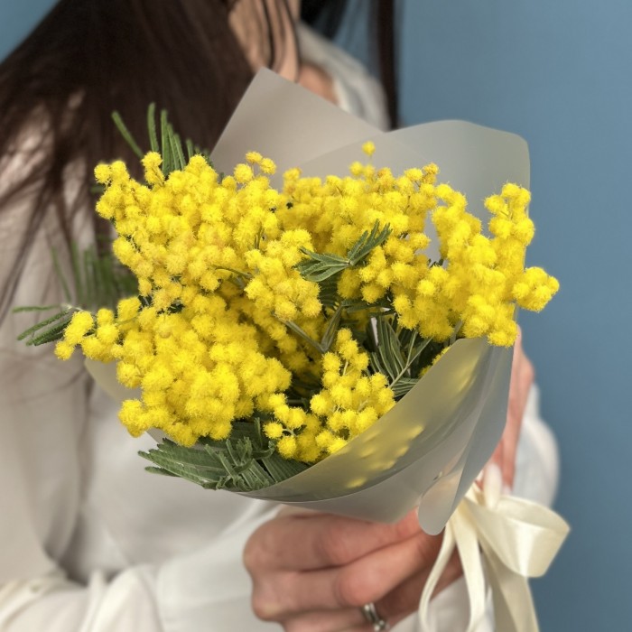 Корпоративный мини букет из мимозы