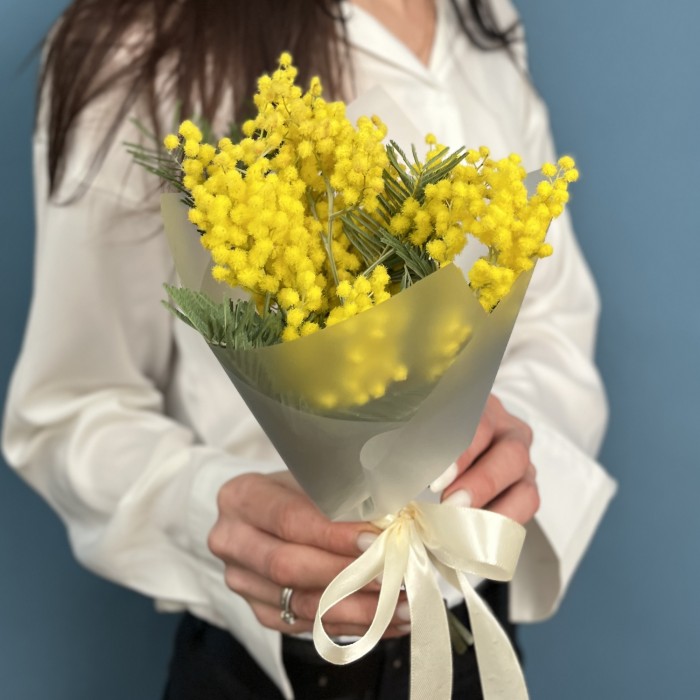 Корпоративный мини букет из мимозы