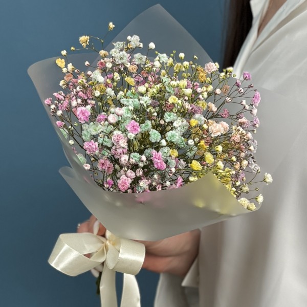 Корпоративный мини букет из радужной гипсофилы