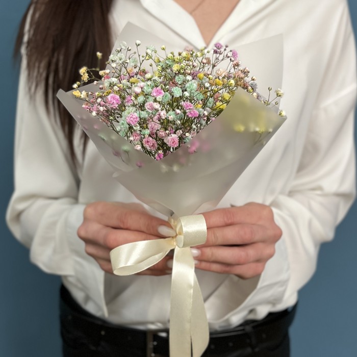 Корпоративный мини букет из радужной гипсофилы