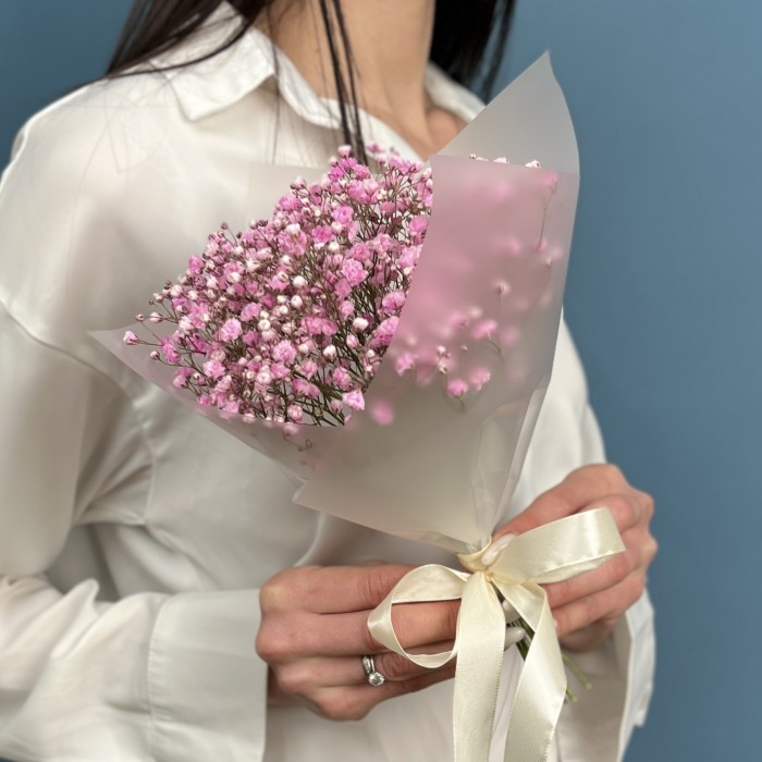 Корпоративный мини букет из розовой гипсофилы
