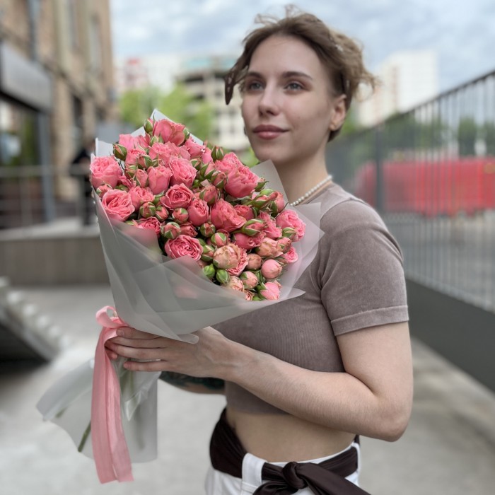 11 кустовых пионовидных роз Спешел Дайменшн 50см