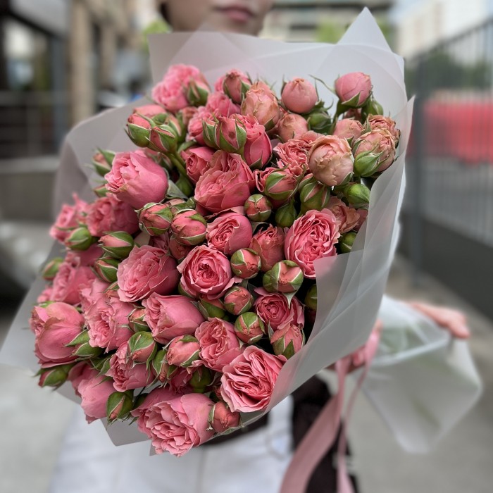 11 кустовых пионовидных роз Спешел Дайменшн 50см