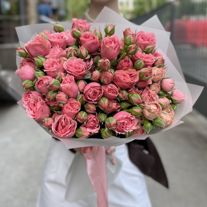 11 кустовых пионовидных роз Спешел Дайменшн 50см