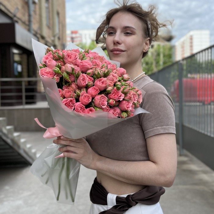 15 кустовых пионовидных роз Спешел Дайменшн 50см