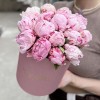 15 нежно-розовых пионов Сара Бернар в коробке