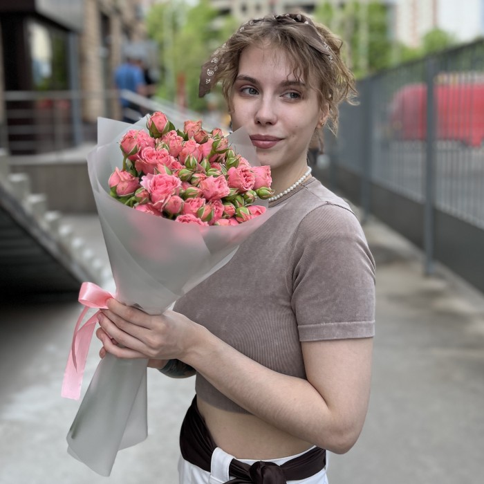 7 кустовых пионовидных роз Спешел Дайменшн 50см