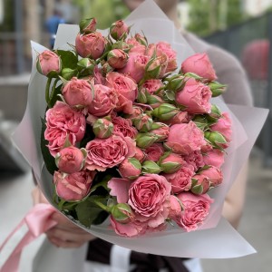 7 кустовых пионовидных роз Спешел Дайменшн 50см