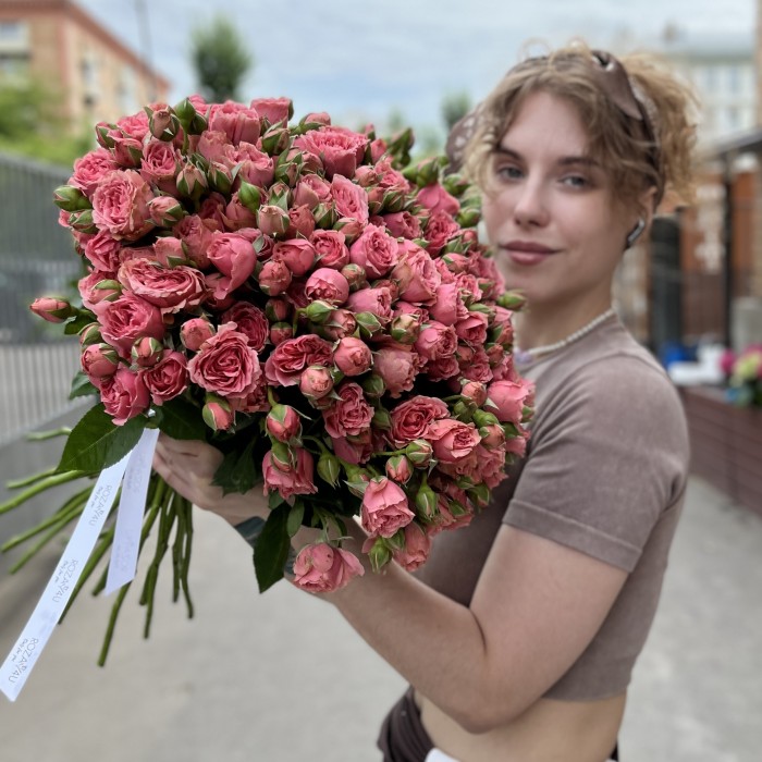 Розовая кустовая пионовидная Роза Спешел Дайменшн 50см