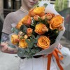 Яркий букет оранжевых роз на день рождения