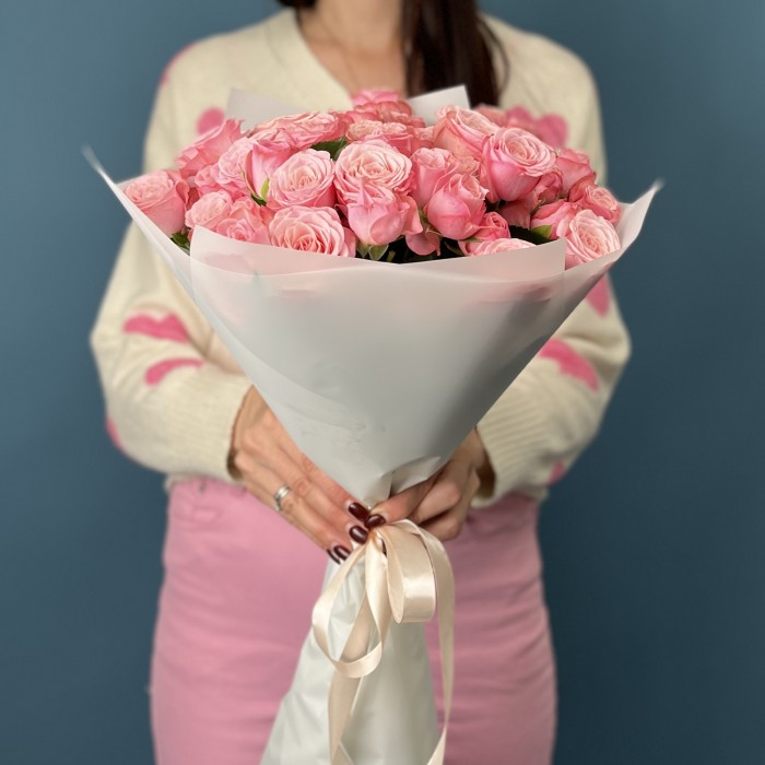 15 розовых кустовых роз Бердс Нест 50 см