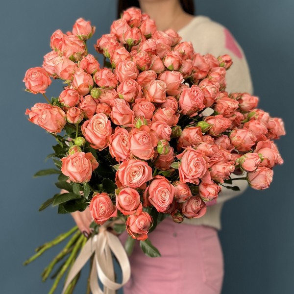 25 кустовых пионовидных роз Амэйзинг Мэджик 50 см