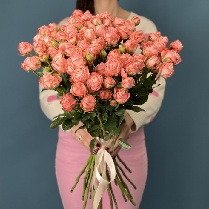 25 кустовых пионовидных роз Амэйзинг Мэджик 60 см