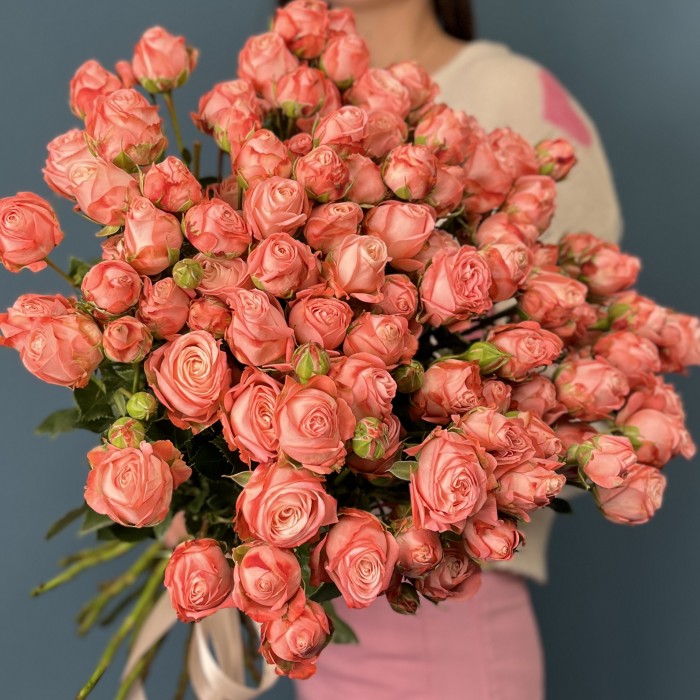 25 кустовых пионовидных роз Амэйзинг Мэджик 60 см