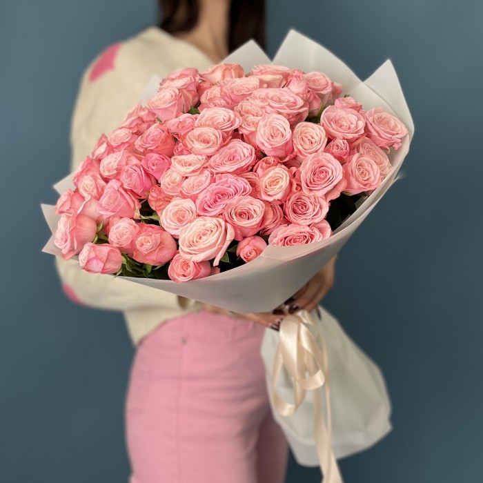 25 розовых кустовых роз Бердс Нест 50 см