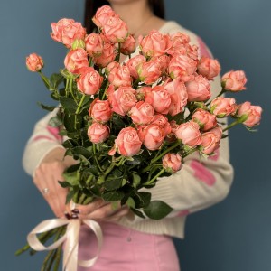 9 кустовых пионовидных роз Амэйзинг Мэджик 60 см