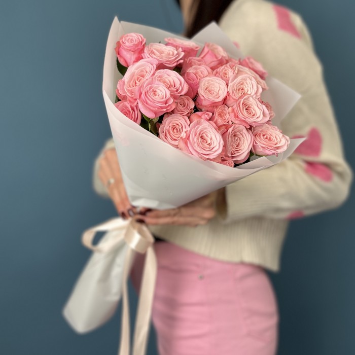 9 розовых кустовых роз Бердс Нест 50 см