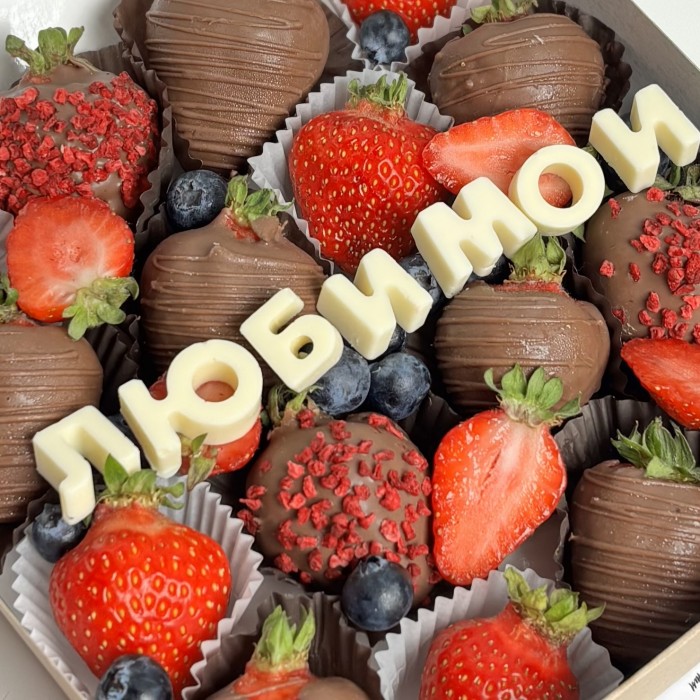 Клубника в шоколаде классика большая для любимой