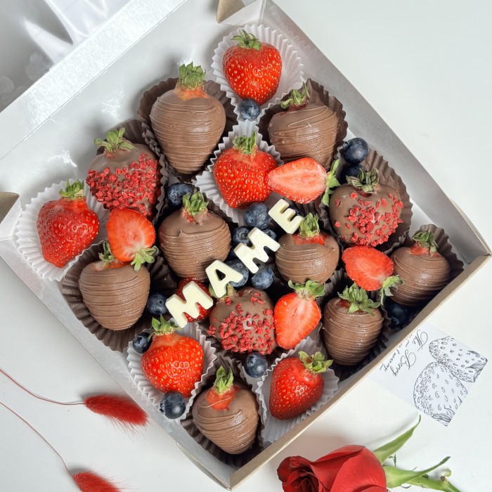 Клубника в шоколаде классика большая для мамы