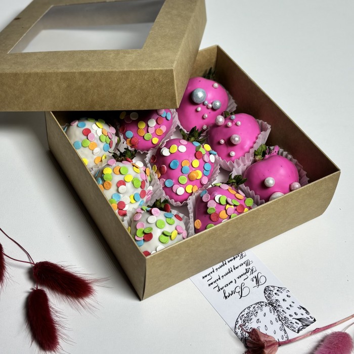 Клубника в шоколаде с днем рождения 9 ягод