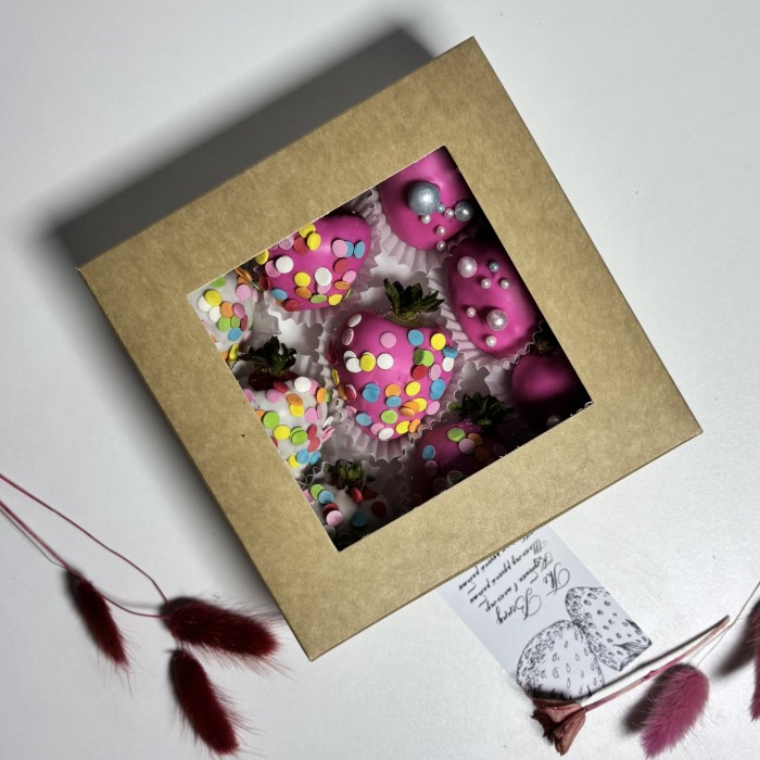 Клубника в шоколаде с днем рождения 9 ягод