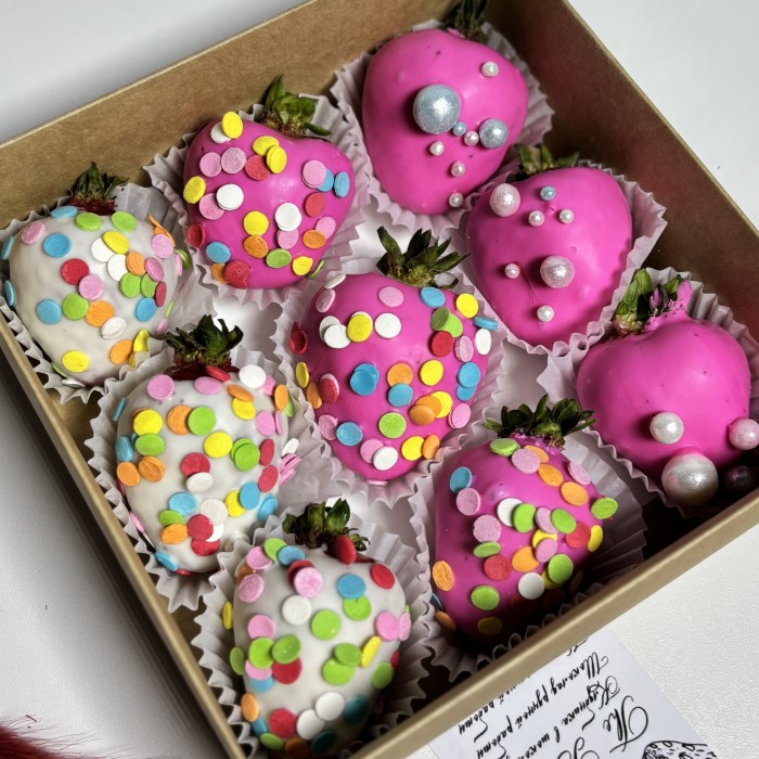 Клубника в шоколаде с днем рождения 9 ягод