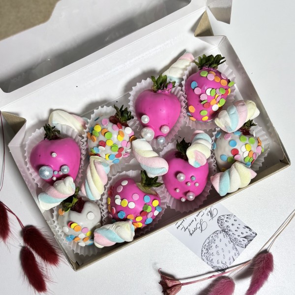 Клубника в шоколаде с фруктовым маршмеллоу 8 ягод