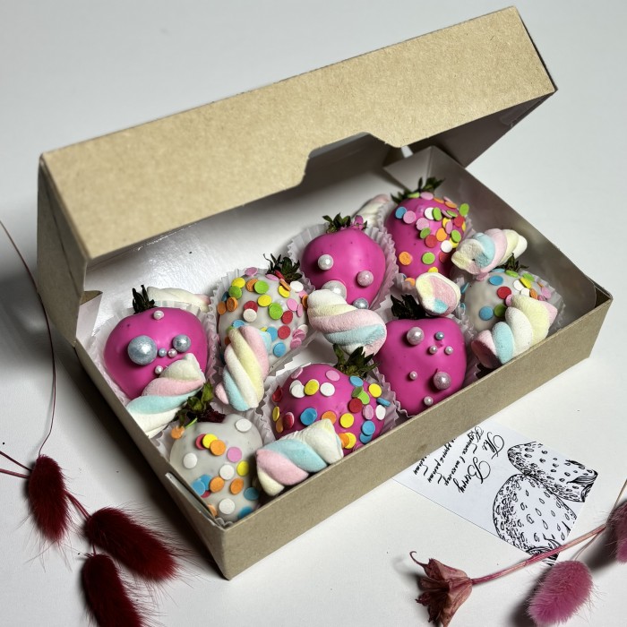 Клубника в шоколаде с фруктовым маршмеллоу 8 ягод