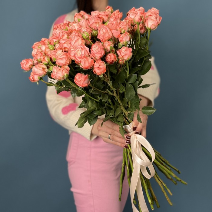Кораллово-розовая Роза Амэйзинг Мэджик 60 см