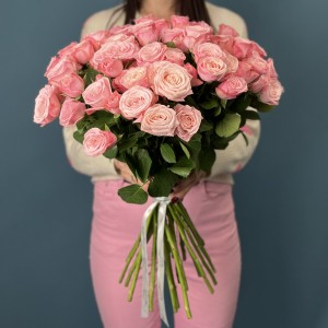 Кустовая розовая роза Бердс Нест 50 см